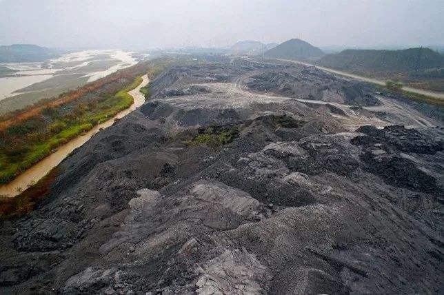 磷石膏廢渣廠.jpg 磷石膏廢渣廠.jpg