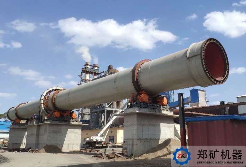 Ф4.2×76M回轉窯安裝現場1.jpg Ф4.2×76M回轉窯安裝現場1.jpg